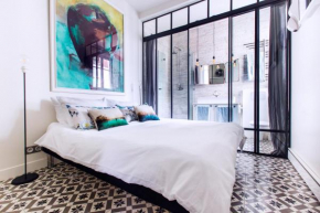 Отель Romantic Artist Room Montmartre Bed & Breakfast  Париж